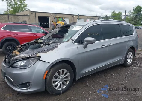 2018 Chrysler Pacifica Touring L z USA, uszkodzony, nr VIN 2C4RC1BG9JR217309